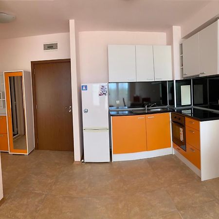 Grand Kamelia Apartments Pantai Sunny Bagian luar foto
