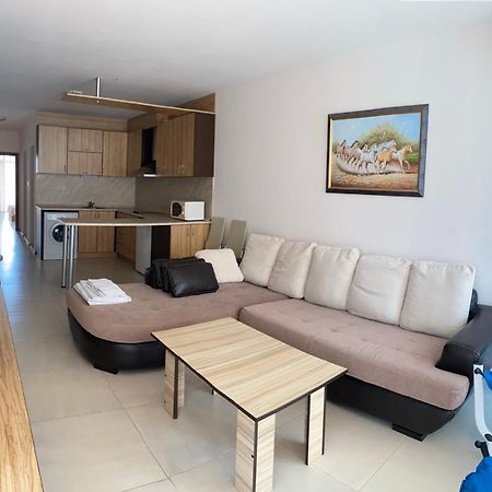 Grand Kamelia Apartments Pantai Sunny Bagian luar foto