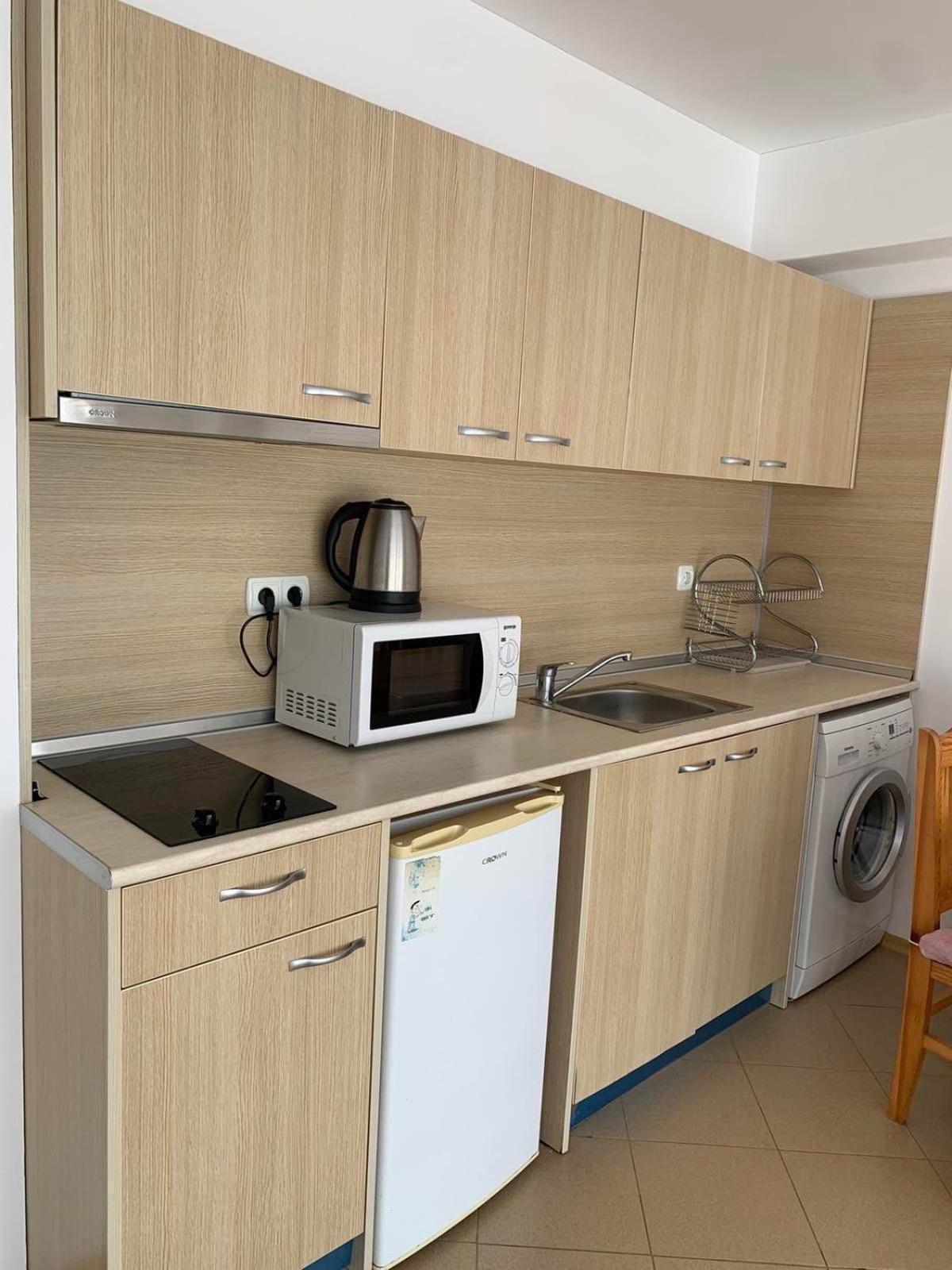 Grand Kamelia Apartments Pantai Sunny Bagian luar foto