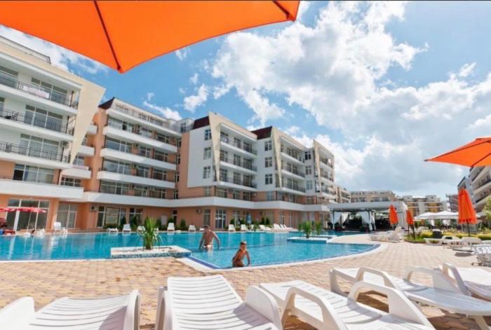 Grand Kamelia Apartments Pantai Sunny Bagian luar foto