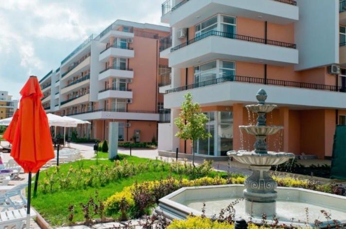 Grand Kamelia Apartments Pantai Sunny Bagian luar foto
