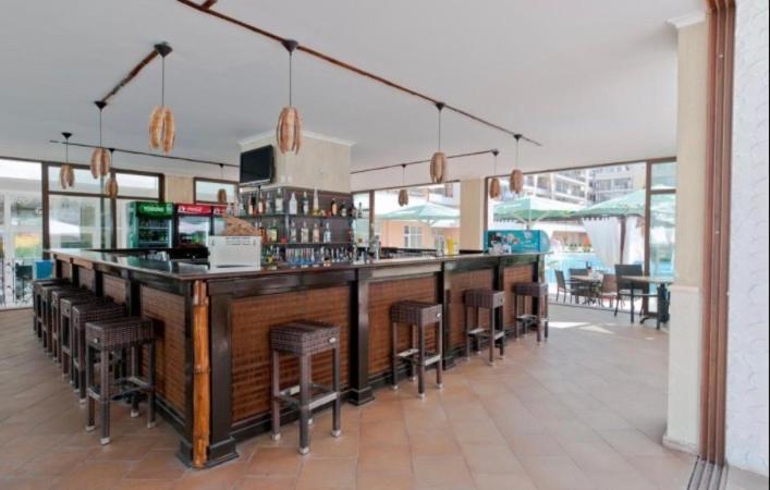 Grand Kamelia Apartments Pantai Sunny Bagian luar foto