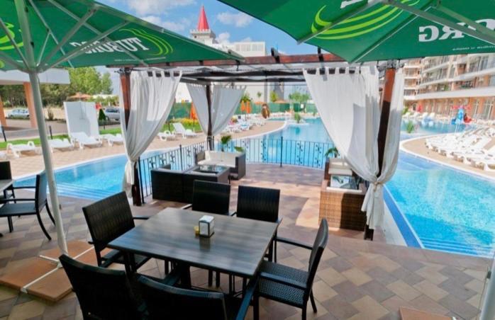 Grand Kamelia Apartments Pantai Sunny Bagian luar foto