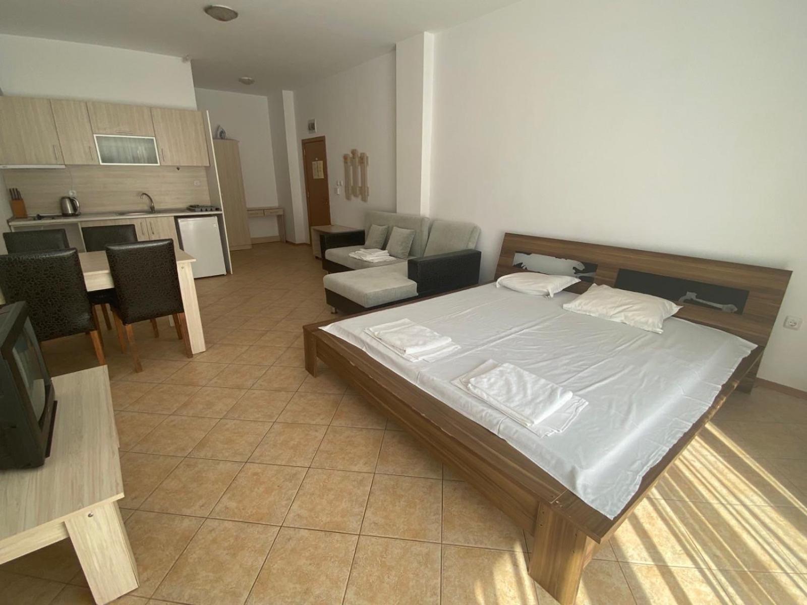Grand Kamelia Apartments Pantai Sunny Bagian luar foto