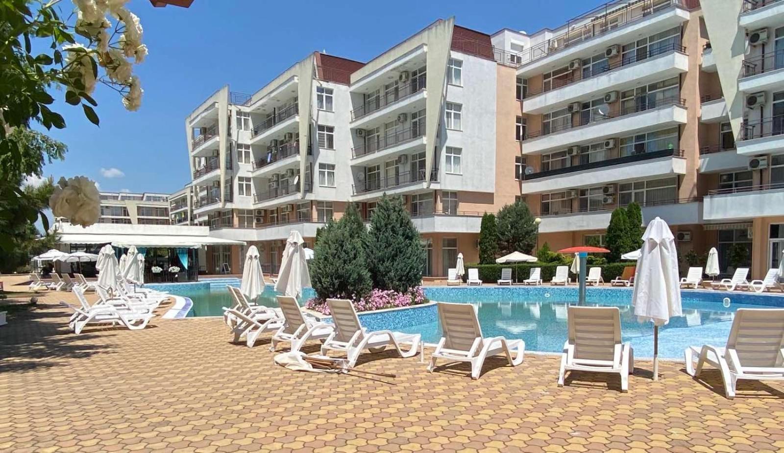 Grand Kamelia Apartments Pantai Sunny Bagian luar foto