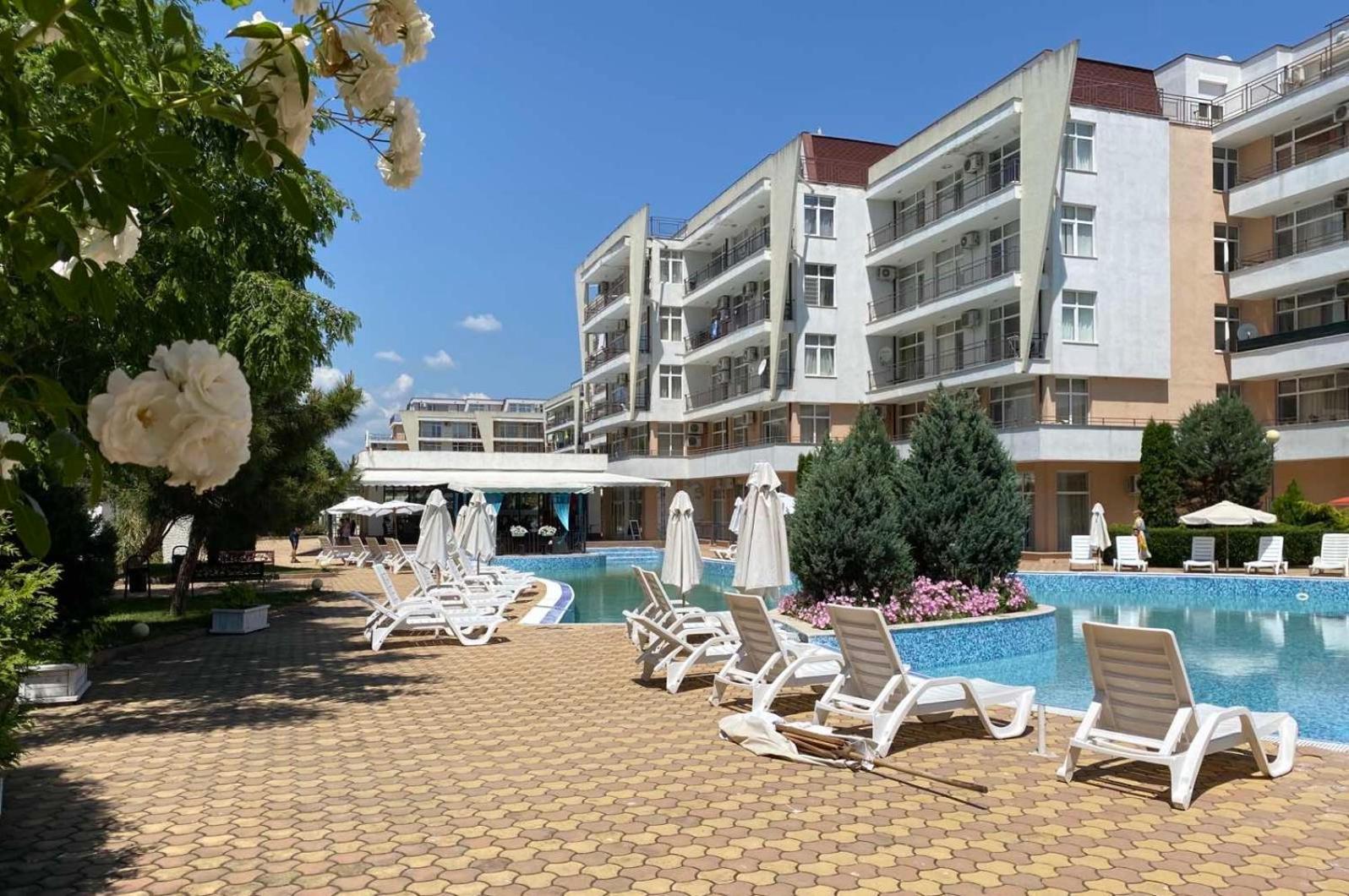 Grand Kamelia Apartments Pantai Sunny Bagian luar foto