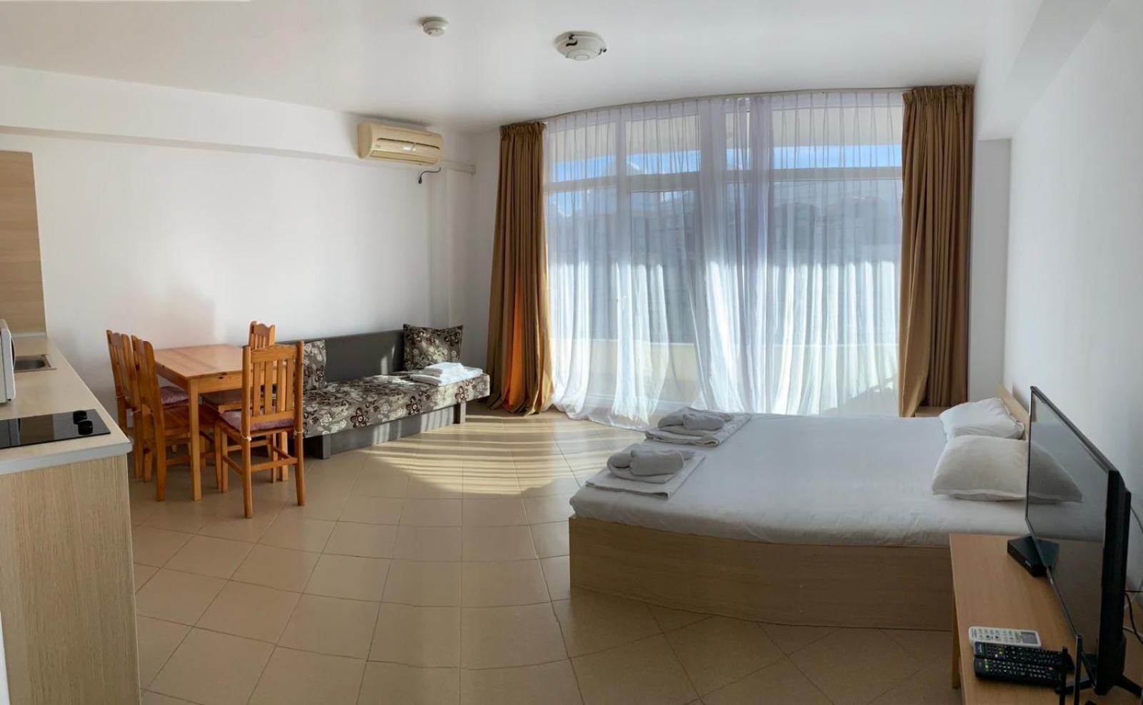 Grand Kamelia Apartments Pantai Sunny Bagian luar foto