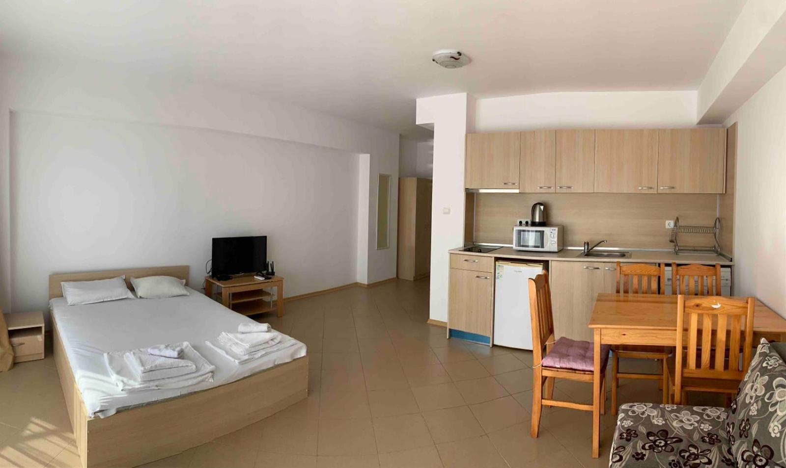 Grand Kamelia Apartments Pantai Sunny Bagian luar foto