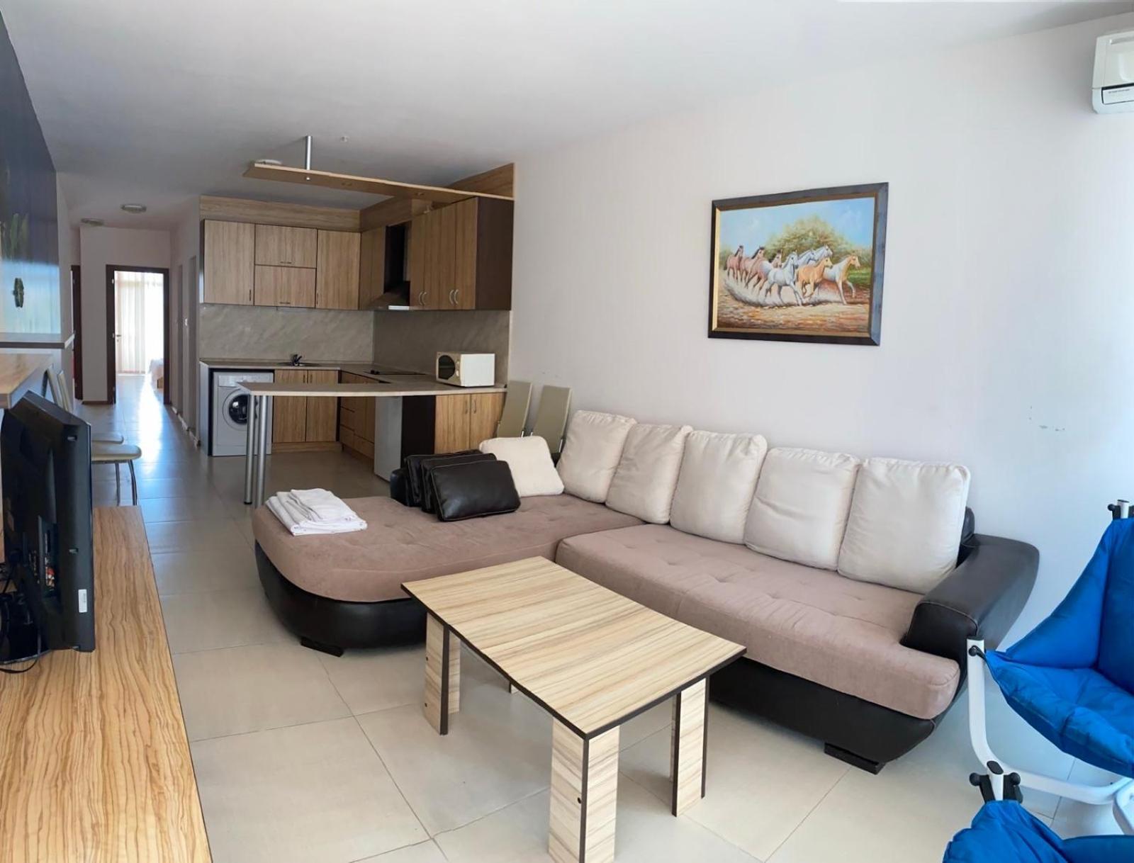 Grand Kamelia Apartments Pantai Sunny Bagian luar foto