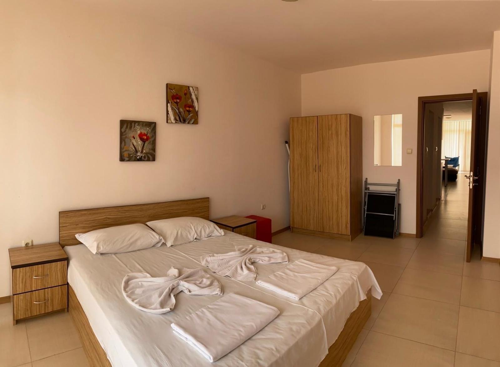 Grand Kamelia Apartments Pantai Sunny Bagian luar foto