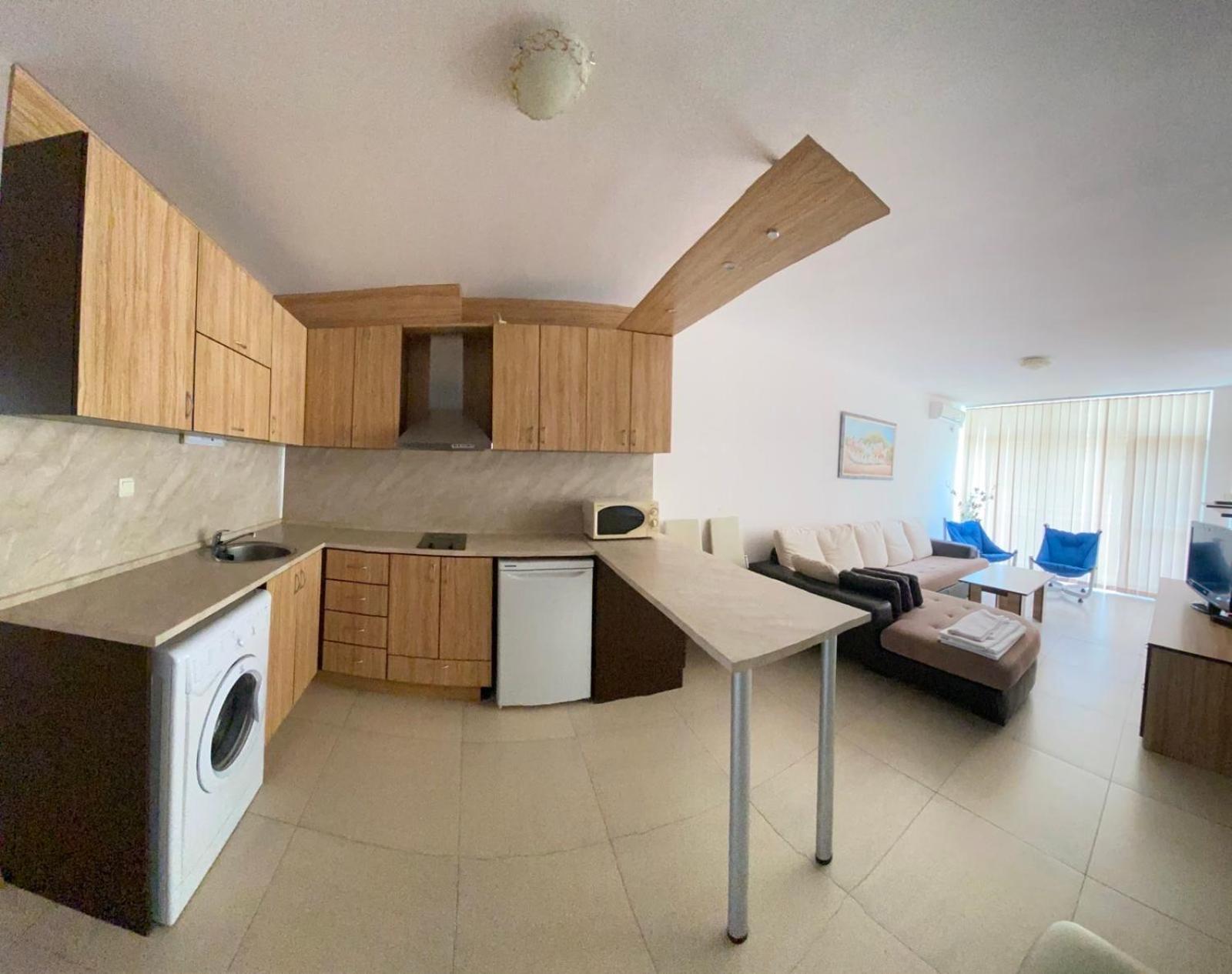 Grand Kamelia Apartments Pantai Sunny Bagian luar foto